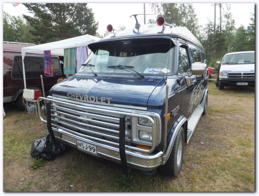 802x601 pixels (109K)