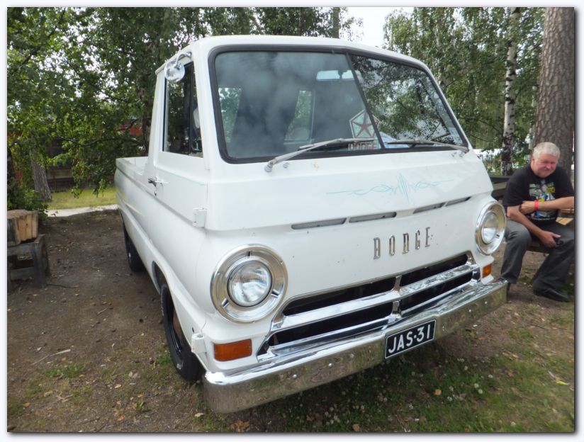 802x601 pixels (107K)