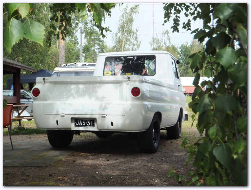 802x601 pixels (94K)