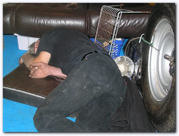 602x450 pixels (65K)