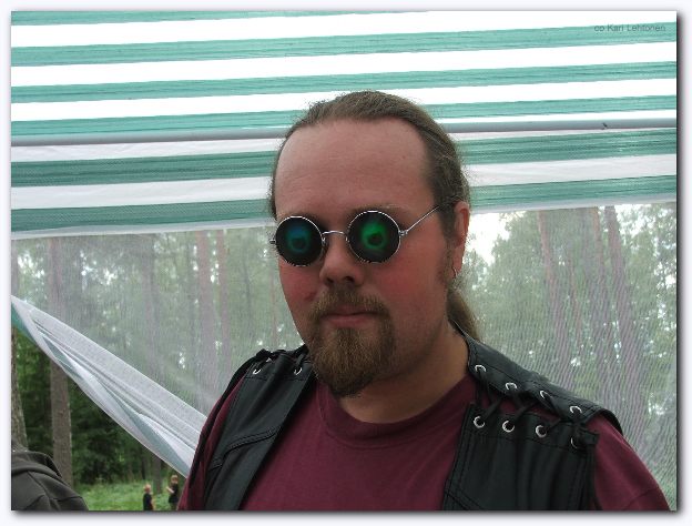 602x451 pixels (56K)