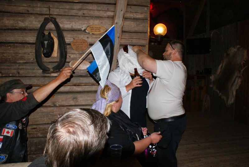 800x536 pixels (64K)