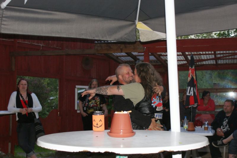 800x536 pixels (56K)