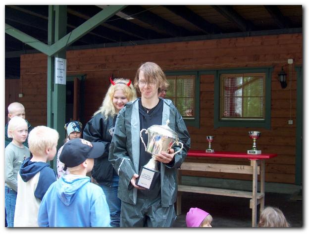 602x450 pixels (49K)